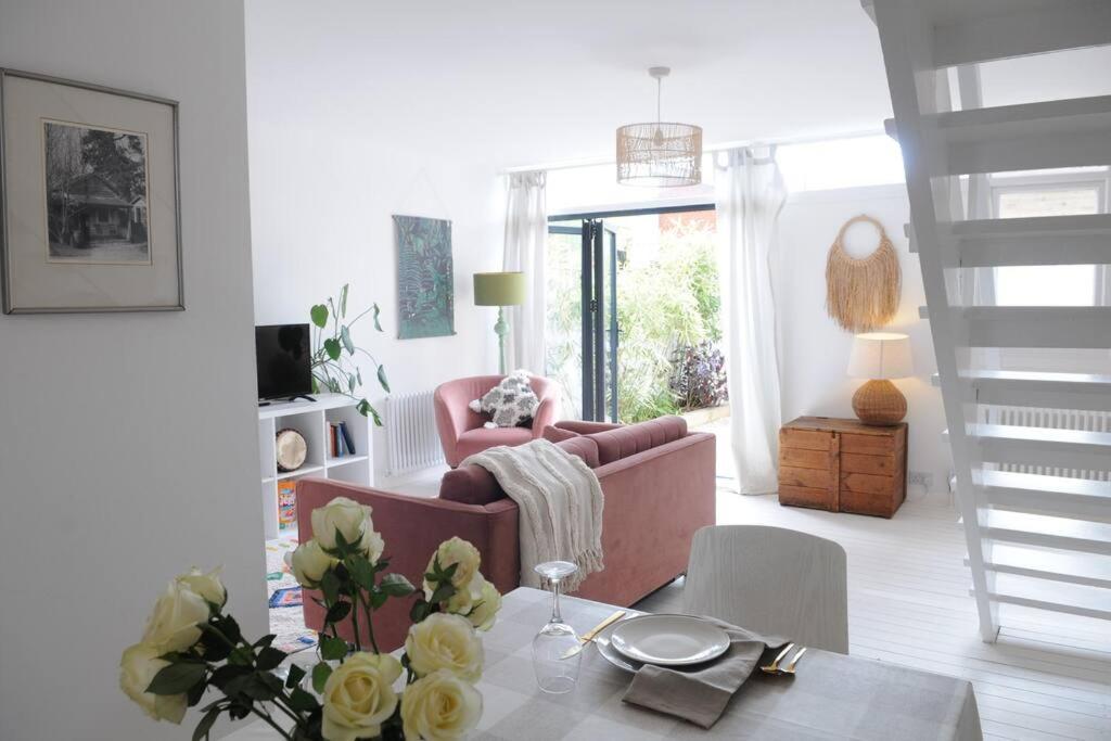 Light Filled Mid- Century 3 Bed Cottage In Dulwich Londra Esterno foto