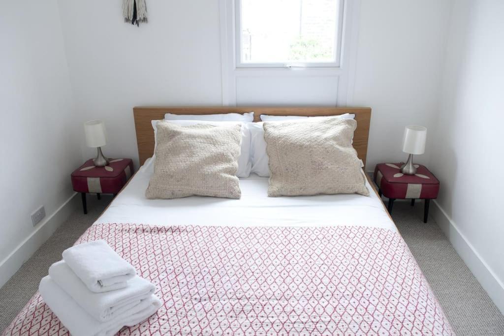 Light Filled Mid- Century 3 Bed Cottage In Dulwich Londra Esterno foto