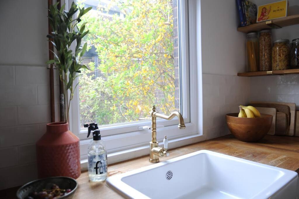 Light Filled Mid- Century 3 Bed Cottage In Dulwich Londra Esterno foto
