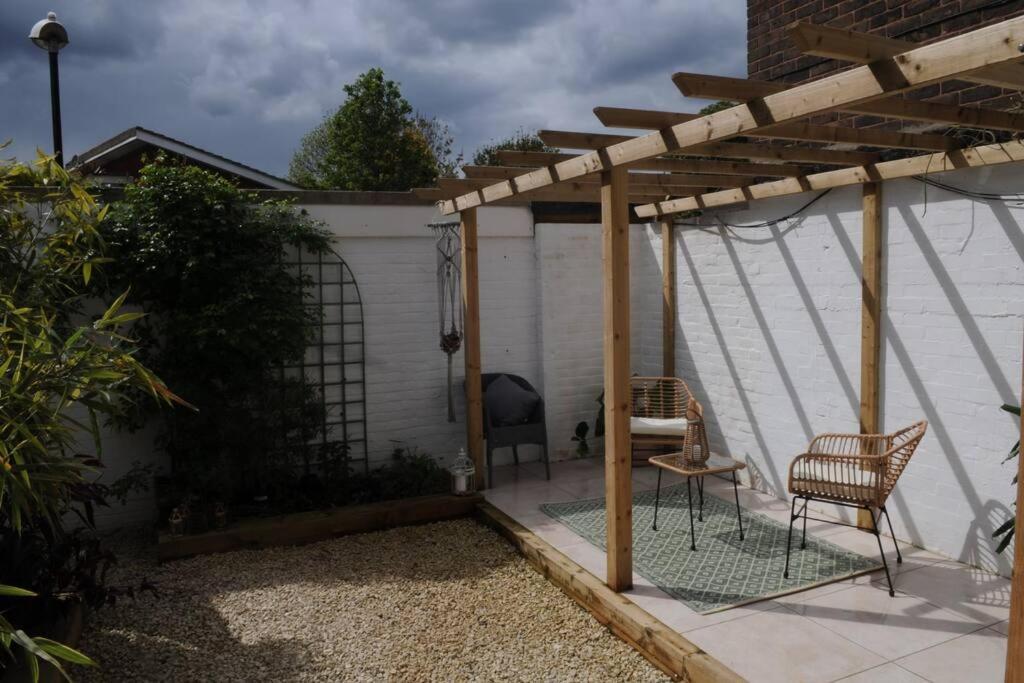 Light Filled Mid- Century 3 Bed Cottage In Dulwich Londra Esterno foto