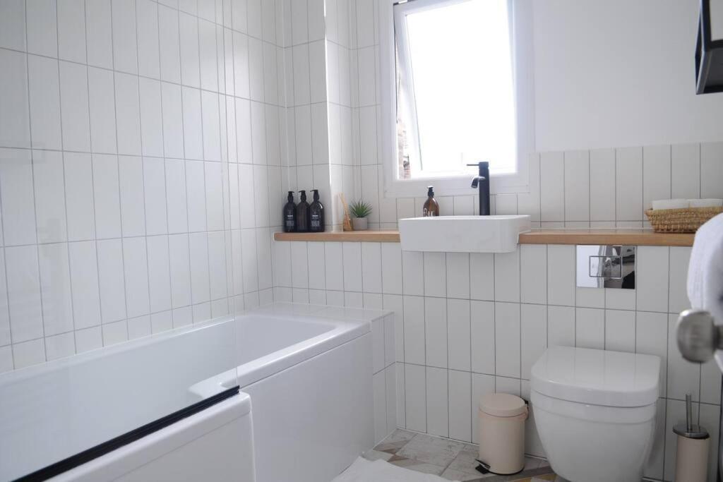 Light Filled Mid- Century 3 Bed Cottage In Dulwich Londra Esterno foto